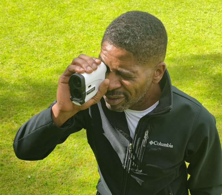 Man holding Golf Rangefinder - GoGoGo Sport